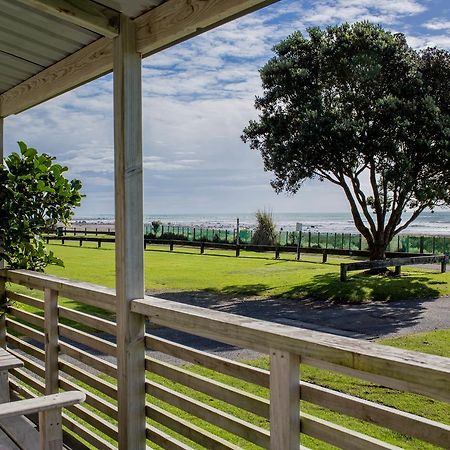 Oakura Beach Holiday Park エクステリア 写真