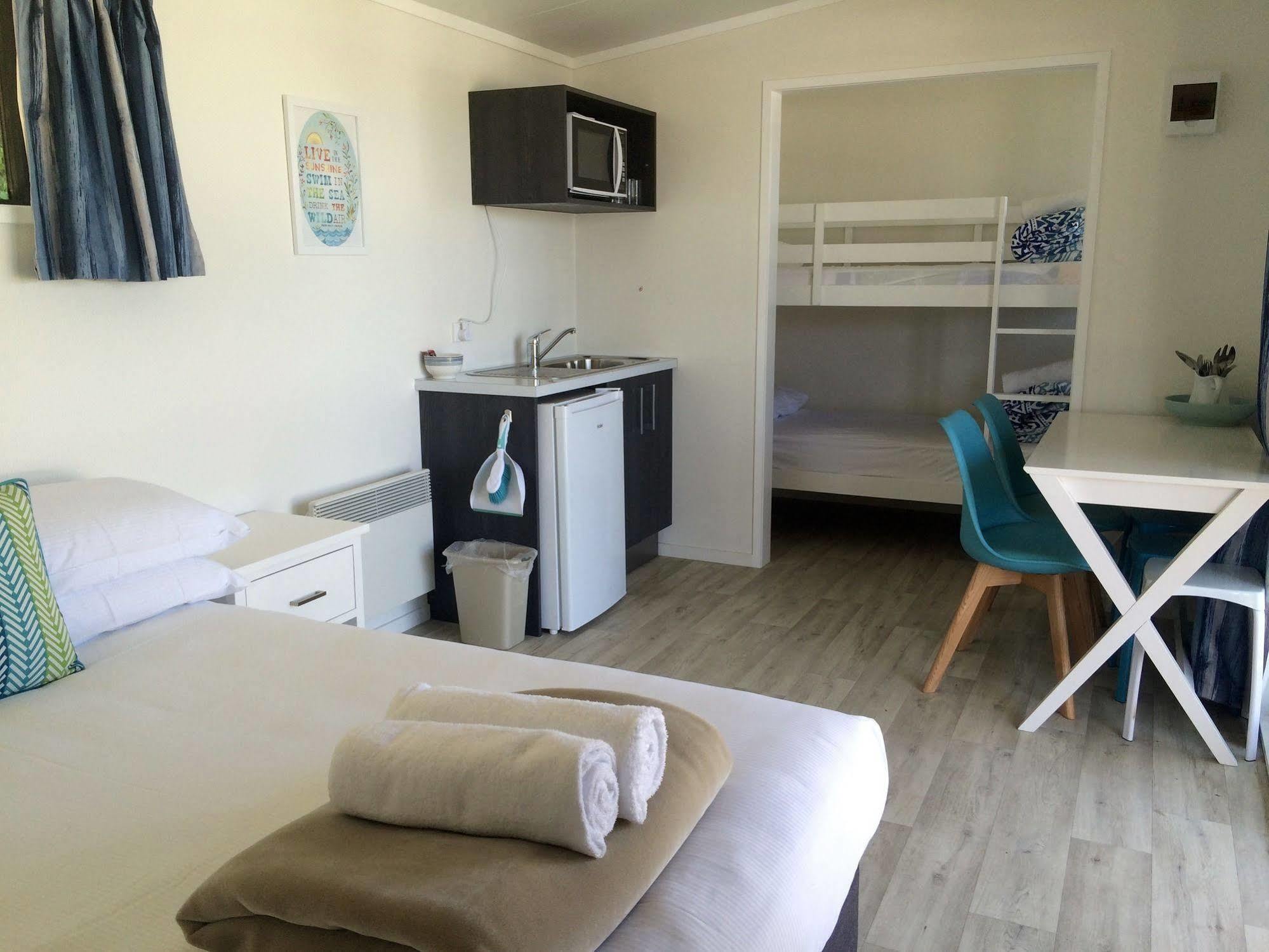 Oakura Beach Holiday Park エクステリア 写真