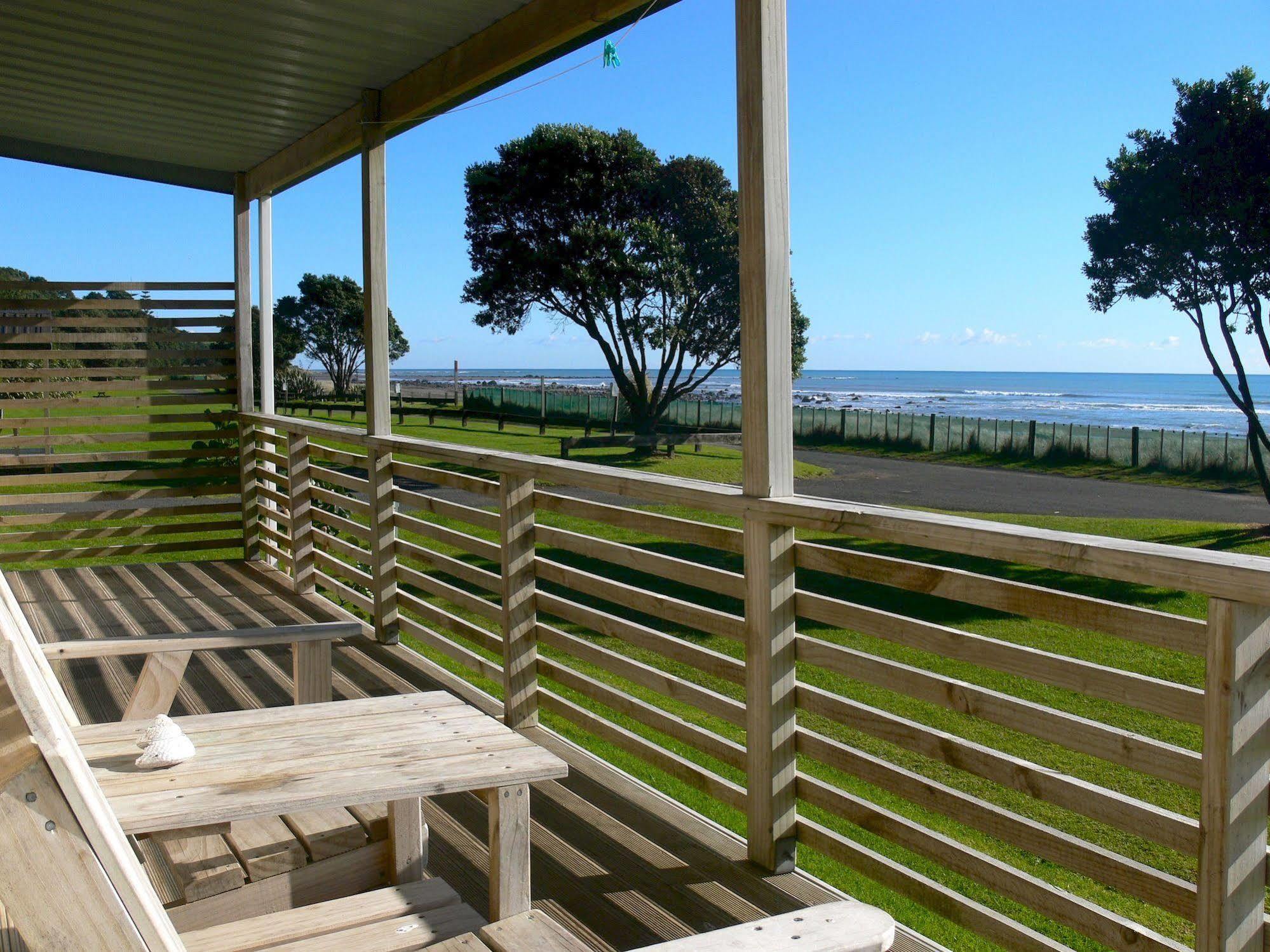 Oakura Beach Holiday Park エクステリア 写真