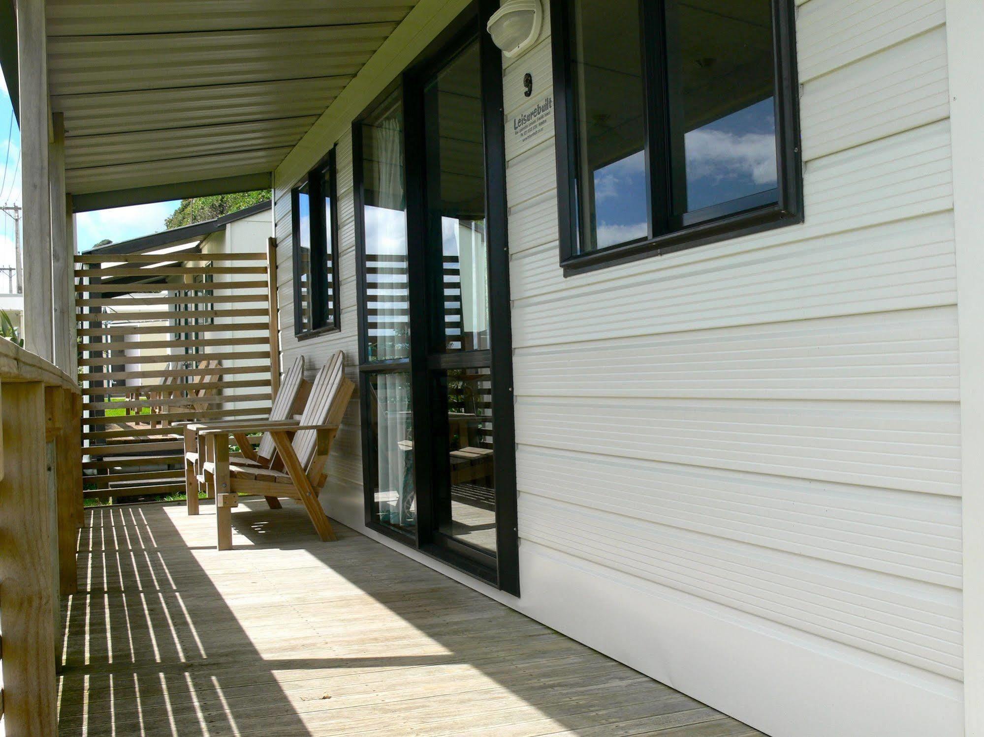 Oakura Beach Holiday Park エクステリア 写真
